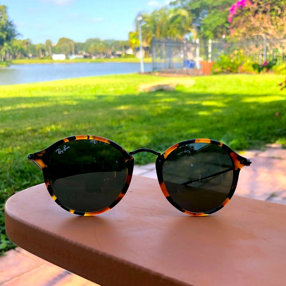 Ray-Ban round fleck sunglasses $178 retail